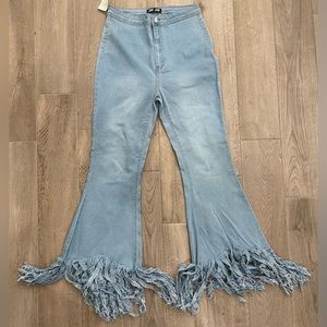 NWT XL JC & JQ Jeans. Shredded flares blue jeans.